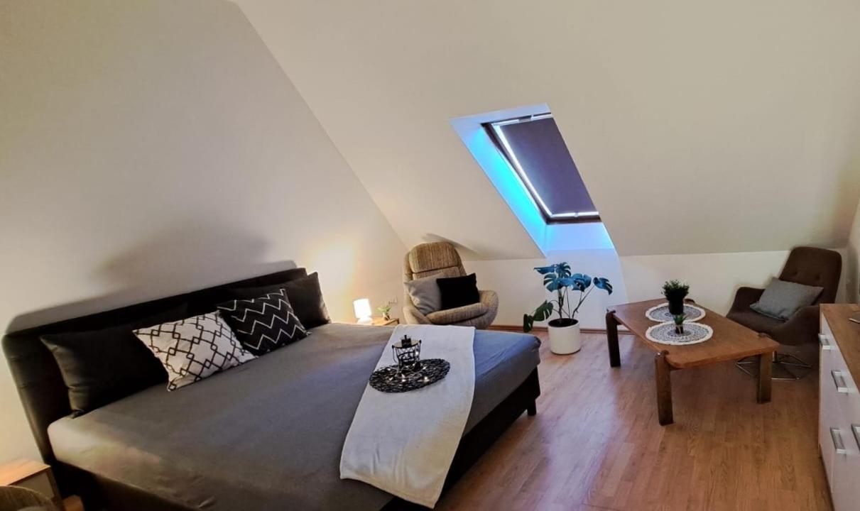 Babi Apartmanhaz เจเนชดิแอช ภายนอก รูปภาพ