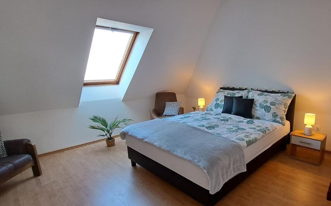Babi Apartmanhaz เจเนชดิแอช ภายนอก รูปภาพ